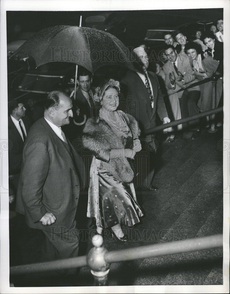 1954 Press Photo Francis Henry Taylor Queen Mother Elizabeth England Royalty - Historic Images