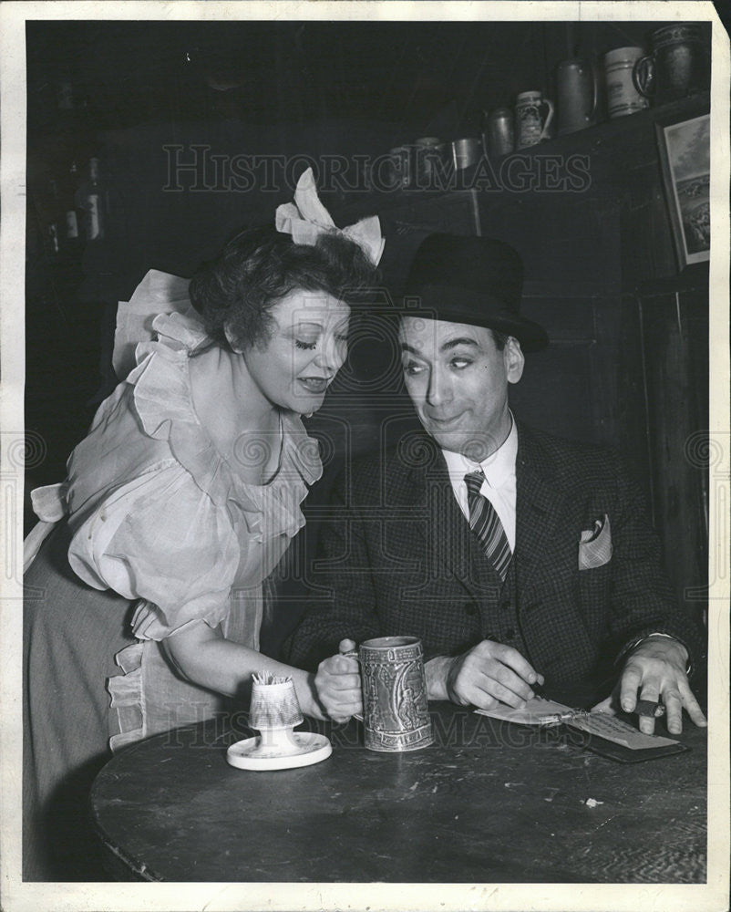 1944 Press Photo AILEEN POE ACTRESS LEN MENCE &quot;UNCLE HARRY&quot; - Historic Images