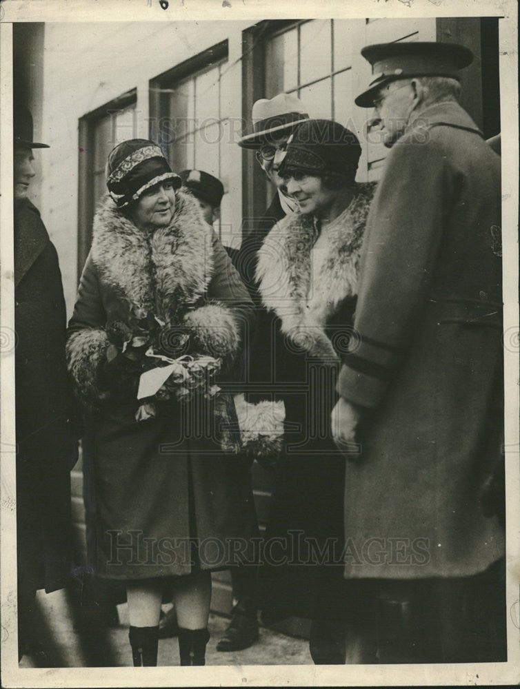 1928 Press Photo Mrs. E Lindberg and Miss Maud Dawson - Historic Images