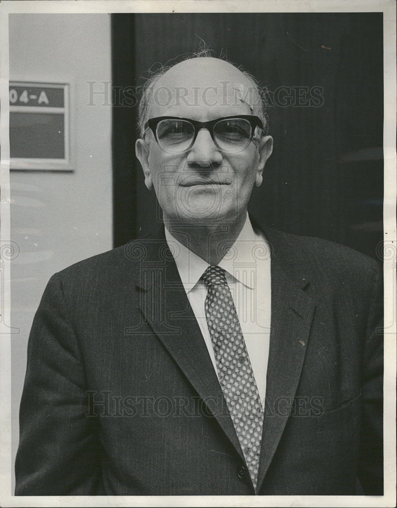 1966 Press Photo Dr, Steven Durovic - Historic Images