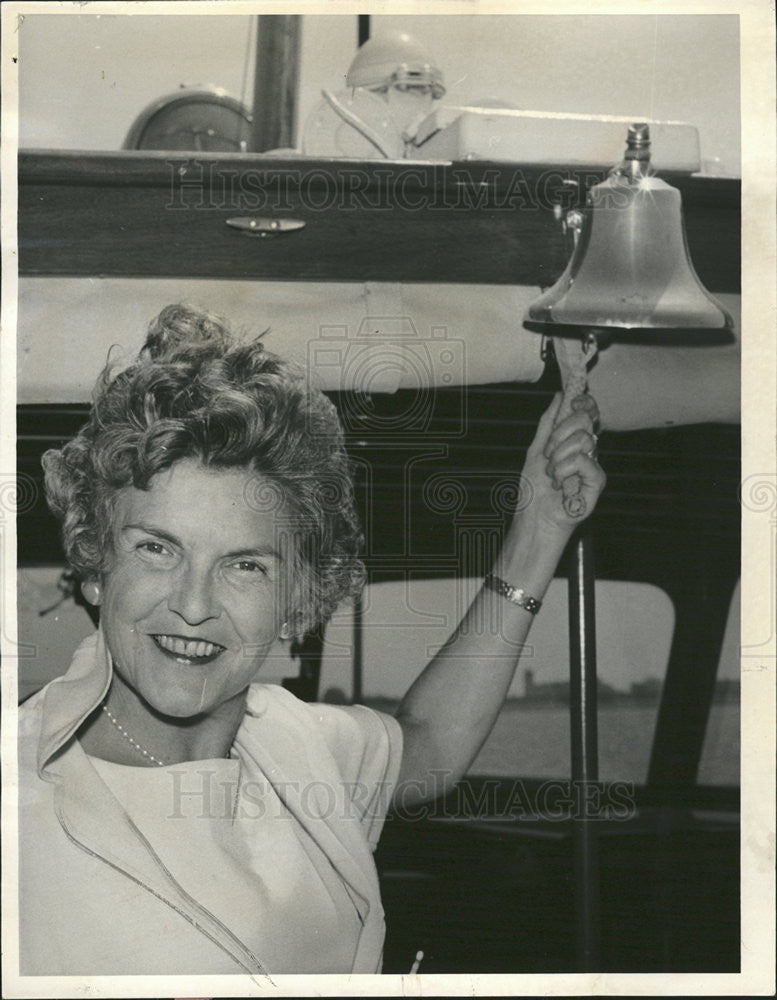 1963 Press Photo Mrs. Raymond Durst committee member for the Stritch School - Historic Images