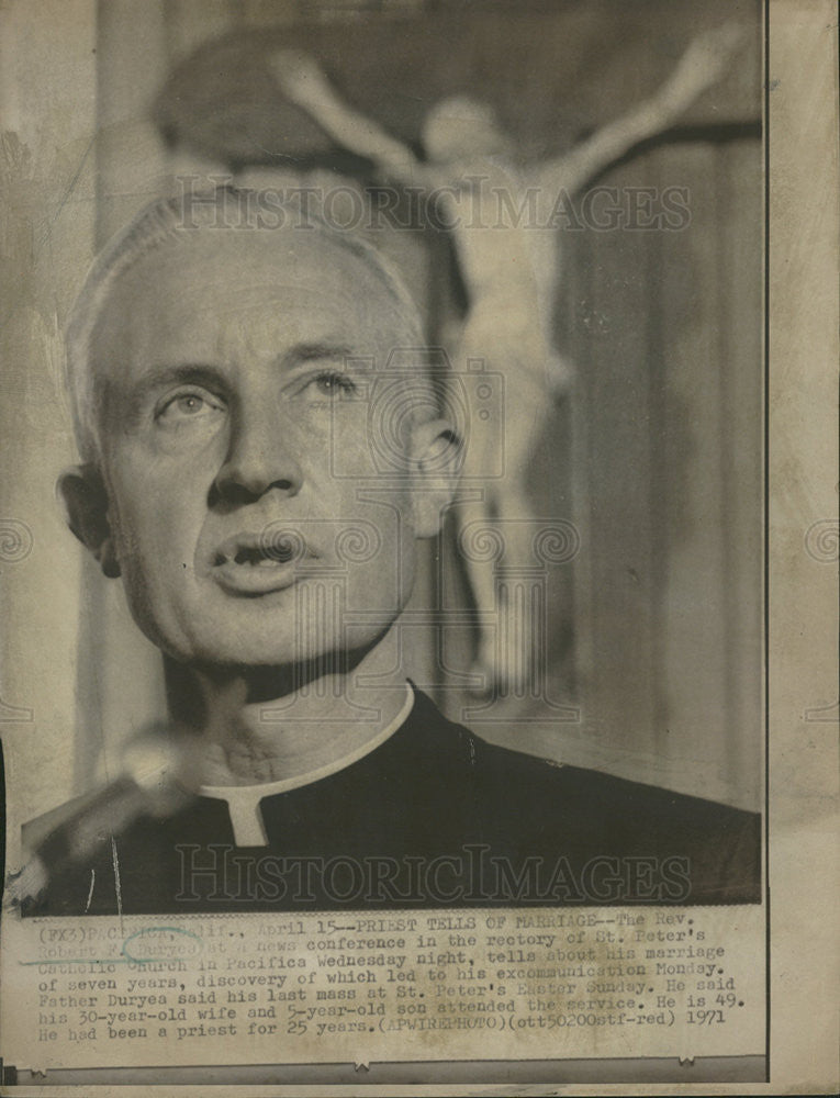 1971 Press Photo THE REV. ROBERT F. DURYEA ST. PETER&#39;S CATHOLIC CHURCH PACIFICA - Historic Images