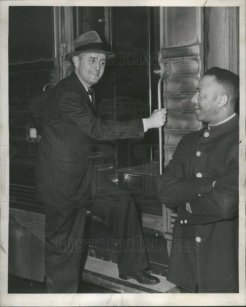 1946 Press Photo DICK RENDELL TIMES REPORTER UNION STATION - Historic Images