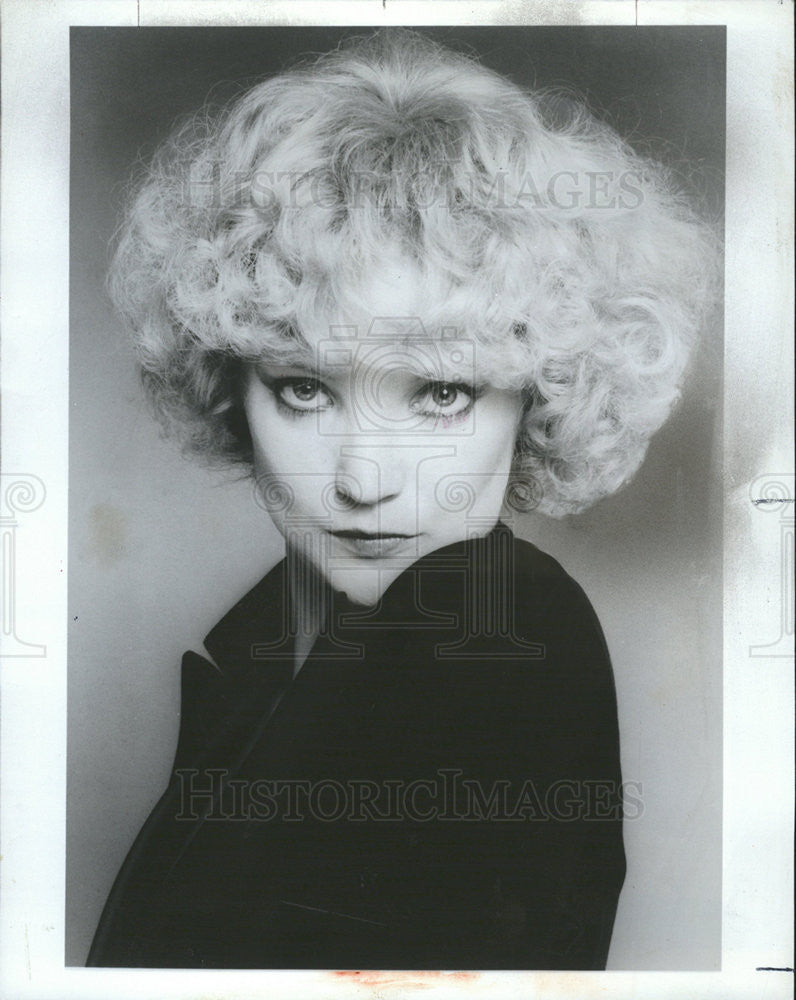 1980 Press Photo Sonstress Polly Podewell performs at the Empire Room - Historic Images