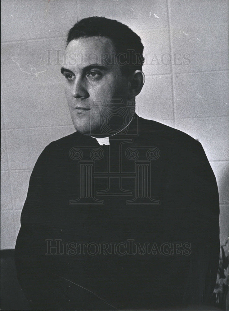 1968 Press Photo Rev. Donald Pock chaplain of Lewis College - Historic Images