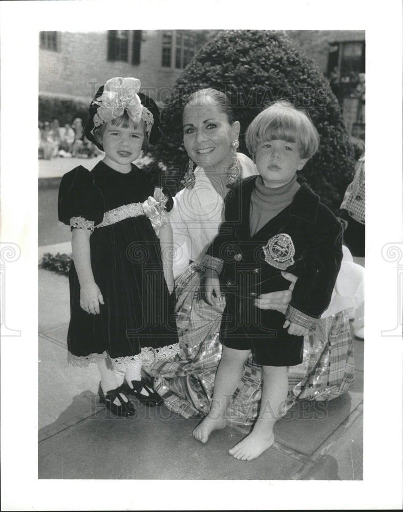 1992 Press Photo Siobhan Engle with her son Johnny and Maeve Sheahan - Historic Images