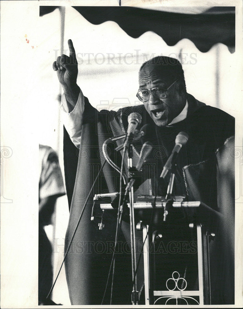 1986 Press Photo Father George Clement,priest - Historic Images