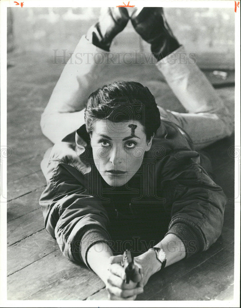 1992 Press Photo actress Amanda Donohoe in &quot;It&#39;s Nothing Personal&quot; - Historic Images