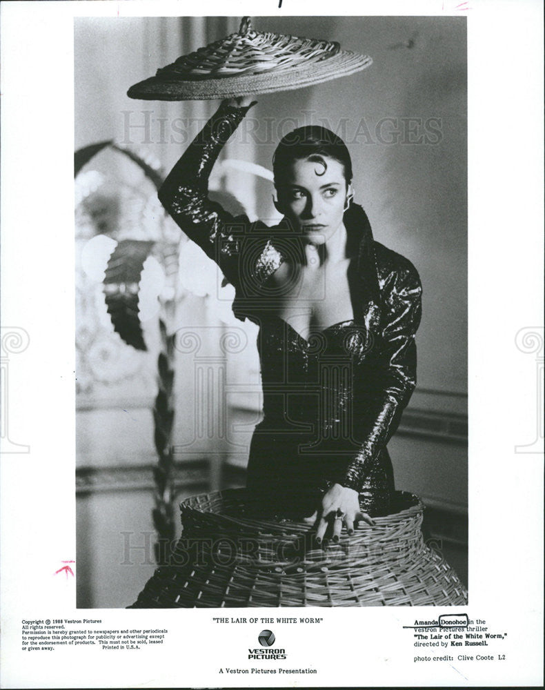 1988 Press Photo Amanda Donohoe in "THE LAIR OF THE WHITE WORM" - Historic Images