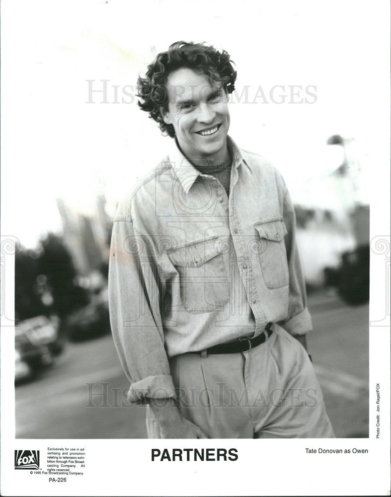 1996 Press Photo Tate Donovan Plays Owen in &quot;Partners.&quot; - Historic Images