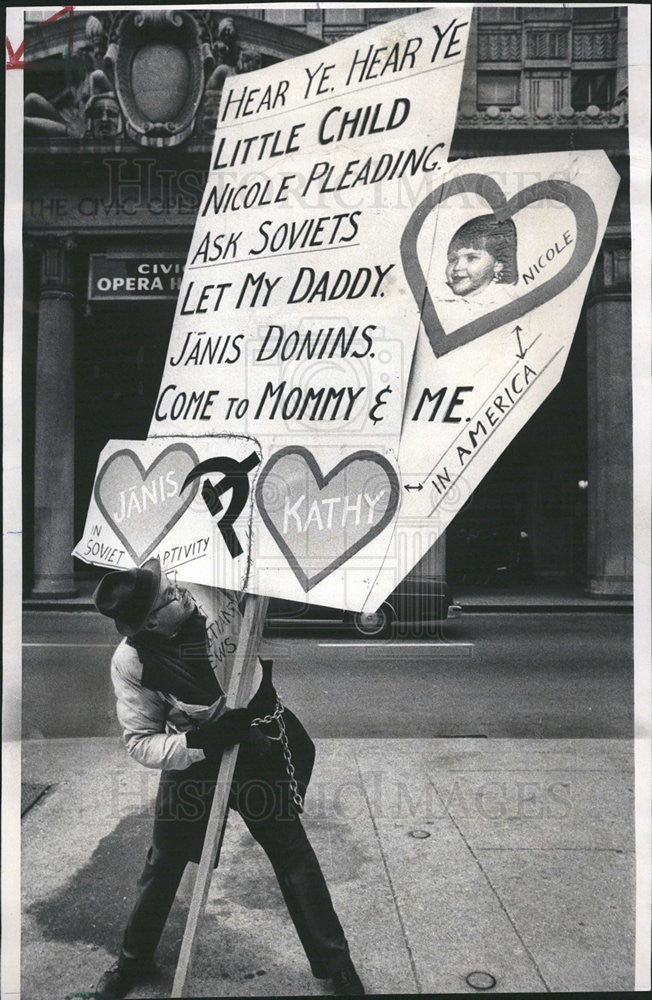 1975 Press Photo U.S. protest USSR over track star Janis Donins&#39; visa refusal - Historic Images