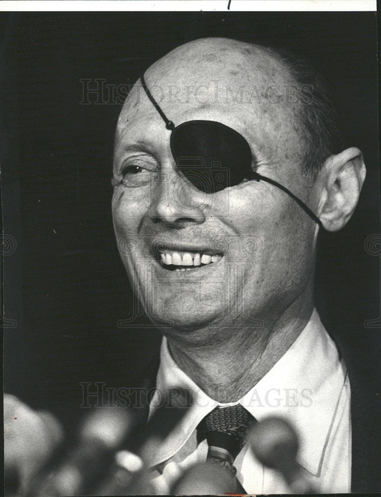 1977 Press Photo Israeli Foreign Minister Moshe Dayan - Historic Images