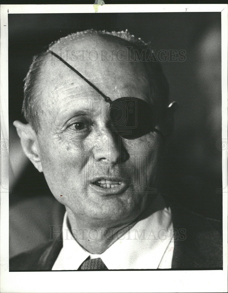 1977 Press Photo Israeli Foreign Minister Moshe Dayan - Historic Images