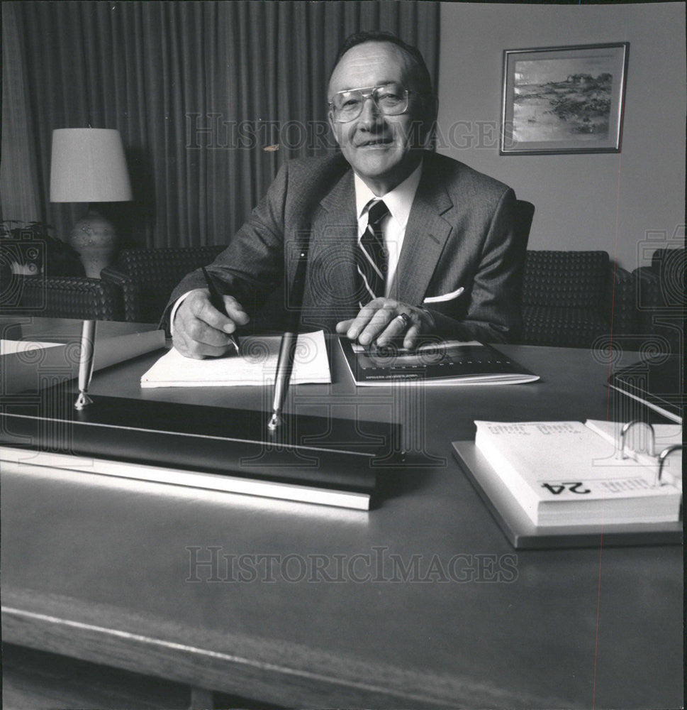 1989 Press Photo USG Chairman Robert J Day - Historic Images