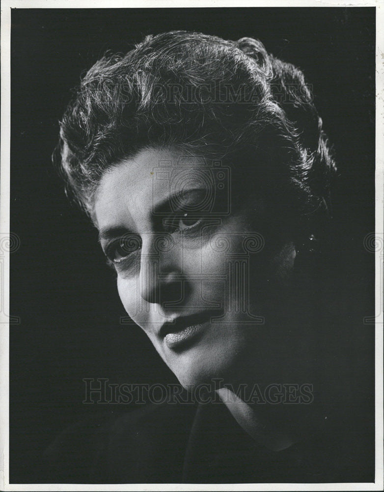 1960 Press Photo Novelist Marcia Davenport - Historic Images