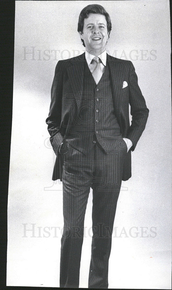 1977 Press Photo Lord Charles Spencer Churchill sports suit Greif &amp; Co. line - Historic Images