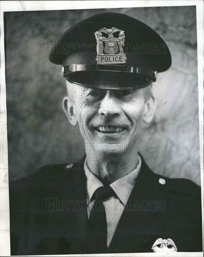 1975 Press Photo Skee Malesky,security guard - Historic Images