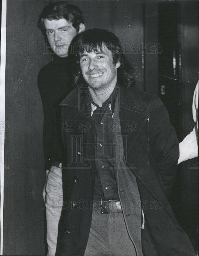 1976 Press Photo Shooting Suspect Ali Pertsoni And Officer Leo Crotty - Historic Images