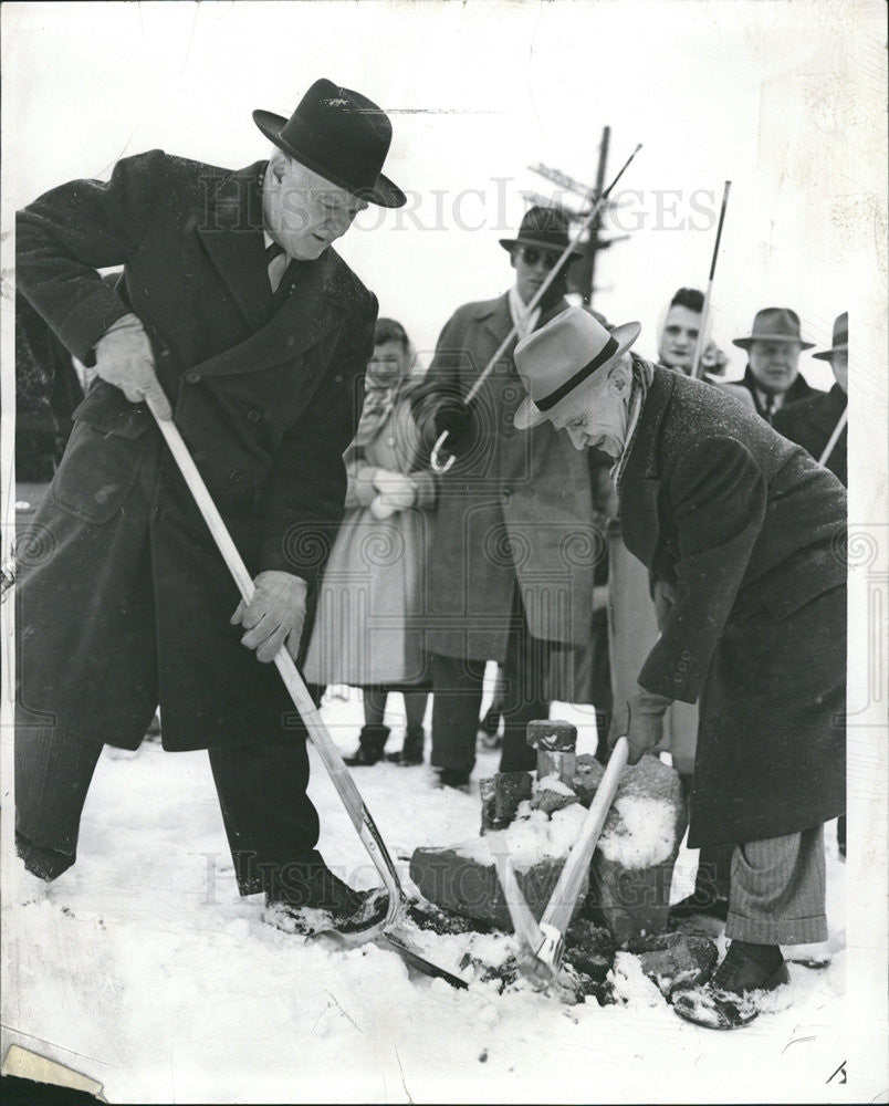 1955 Press Photo A. R. Peterson And Dr. Walter H. Theobald Break Ground - Historic Images