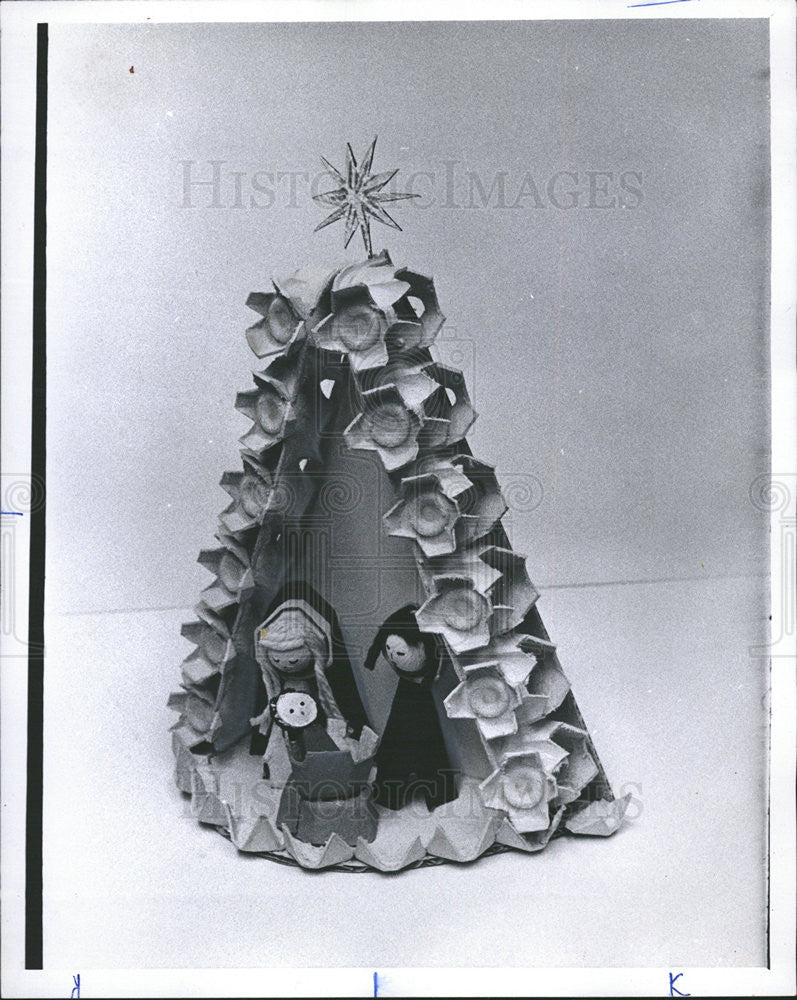 1969 Press Photo Christmas Tree Decorations Made From Egg Cartons - Historic Images