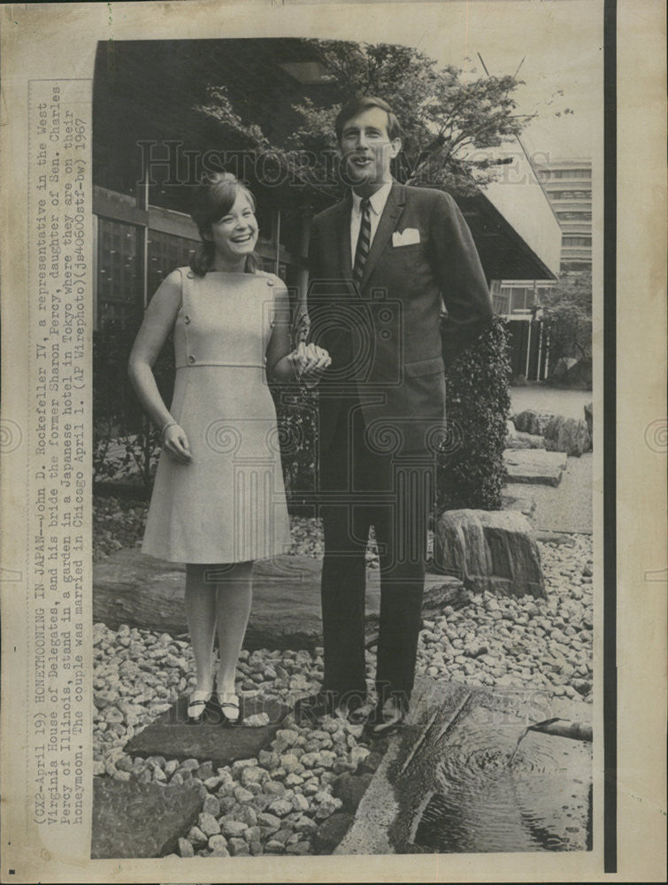 1967 Press Photo John D. Rockerfeller IV and bride Sharon Percy - Historic Images