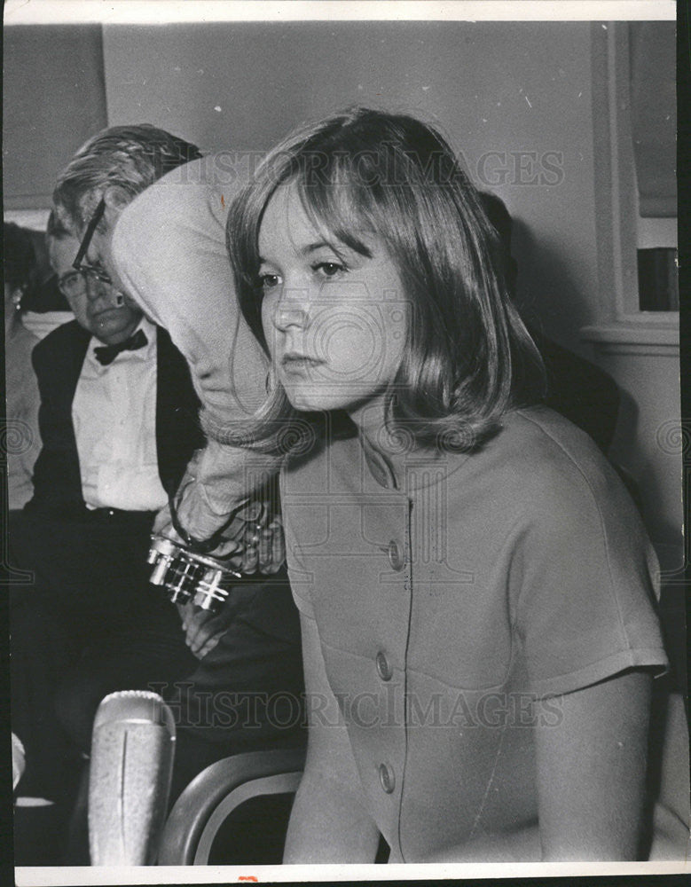 1966 Press Photo Sharon Percy at inquest into twin sister&#39;s death - Historic Images