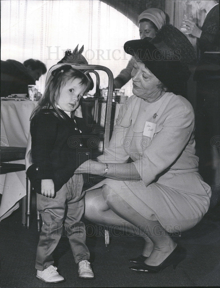 1967 Press Photo Debbie Christensen Luther Bechtel Kenilworth Infant Welfare - Historic Images