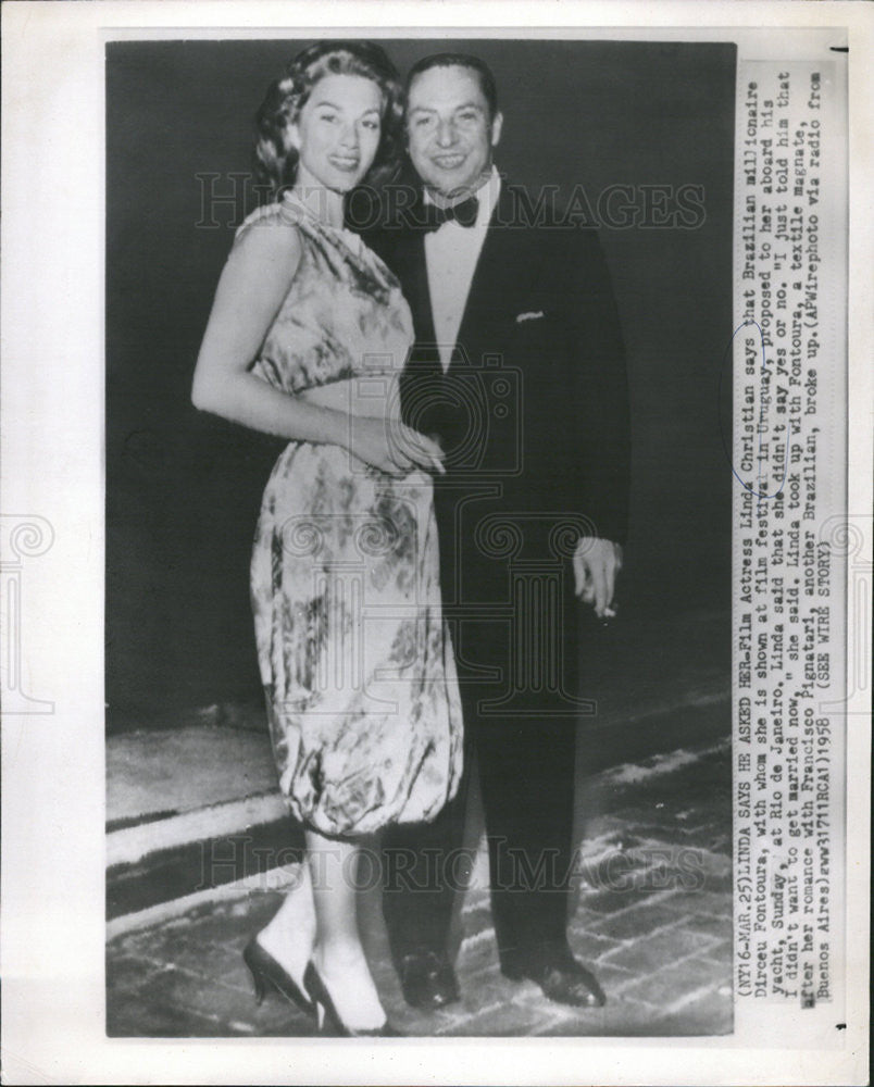 1958 Press Photo Actress Linda Christian with Dirceu Fontoura aboard his yacht - Historic Images