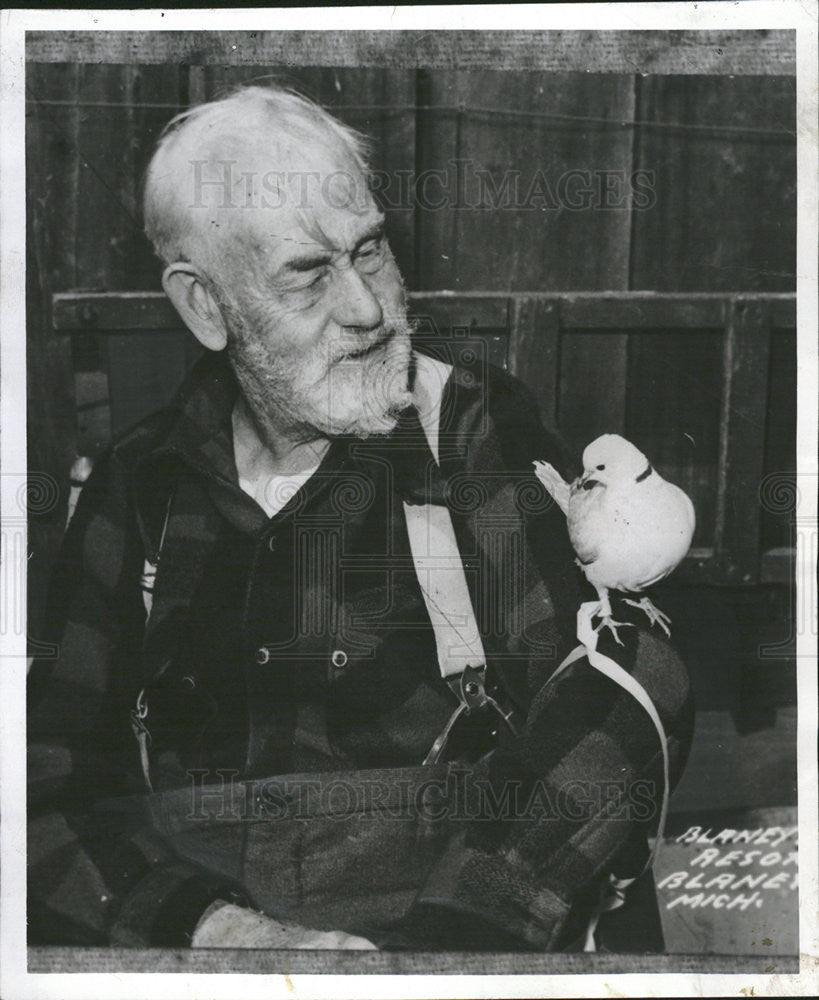 1952 Press Photo Dr. Karl Christofferson nationally known Ornithologist - Historic Images