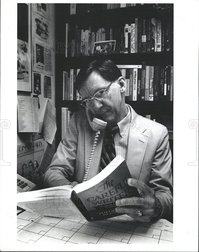 1990 Press Photo Richard Tracz, Head Of Grammar Hotline, &quot;The Write Line&quot; - Historic Images