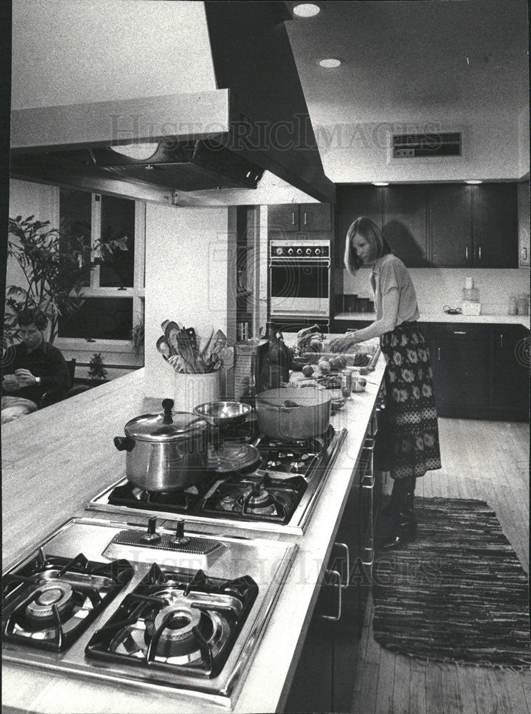 1978 Press Photo island in the Frank Cicero Jr. family kitchen divides sitting - Historic Images