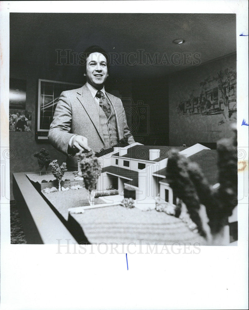 1978 Press Photo Herbert Emmerman, Dunbar&#39;s Vice President of Marketing - Historic Images