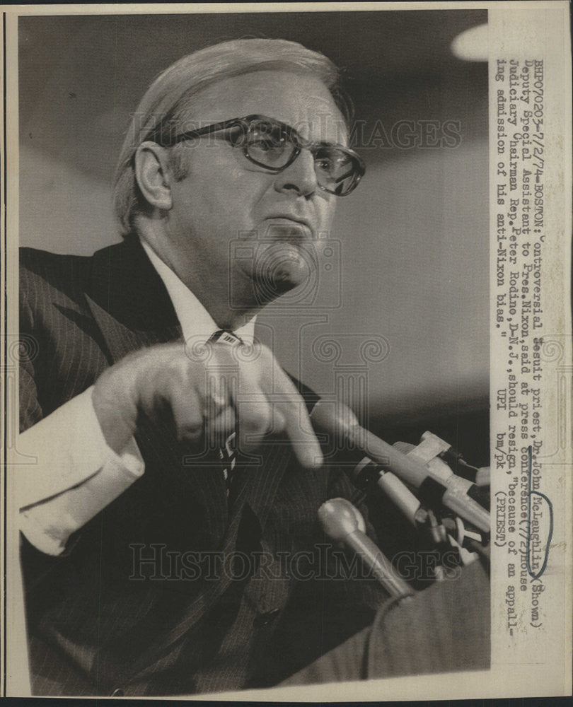 1974 Press Photo Dr John McLaughlin Controversial Jesuit Priest