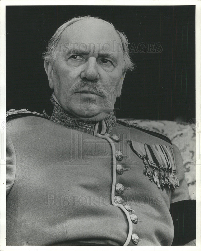 1974 Press Photo Sir Ralph Richardson Actor - Historic Images