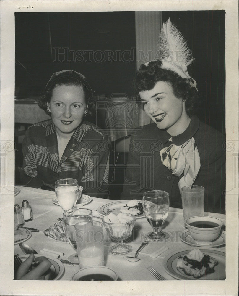 1950 Press Photo Mrs. Peter Richardson Chicago Junior League - Historic Images