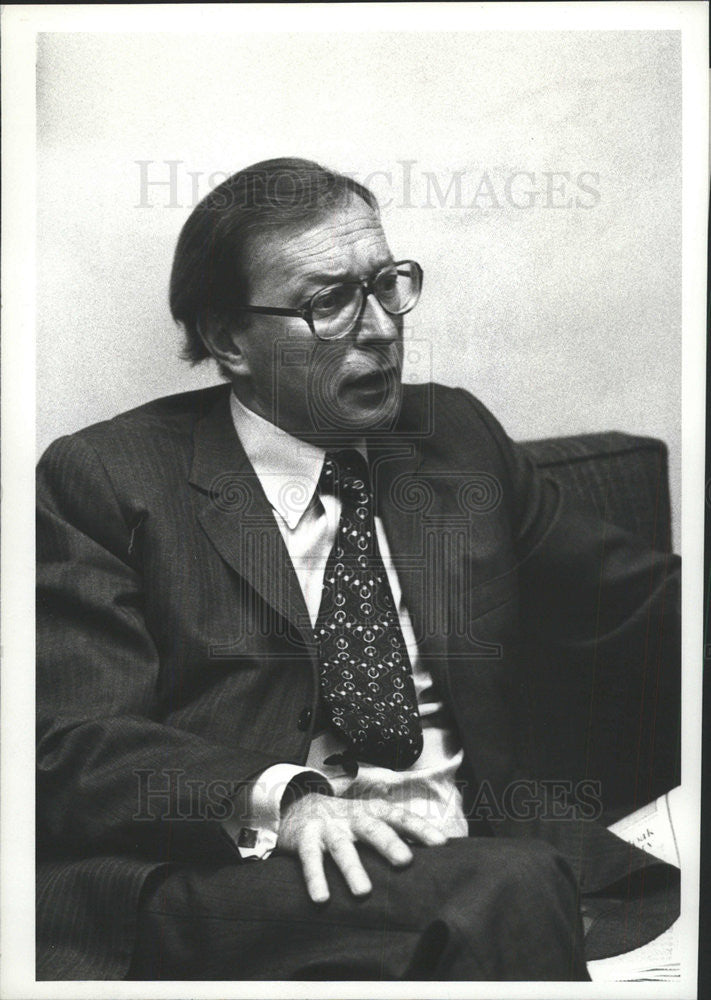 1977 Press Photo Author Paul Erdman - Historic Images