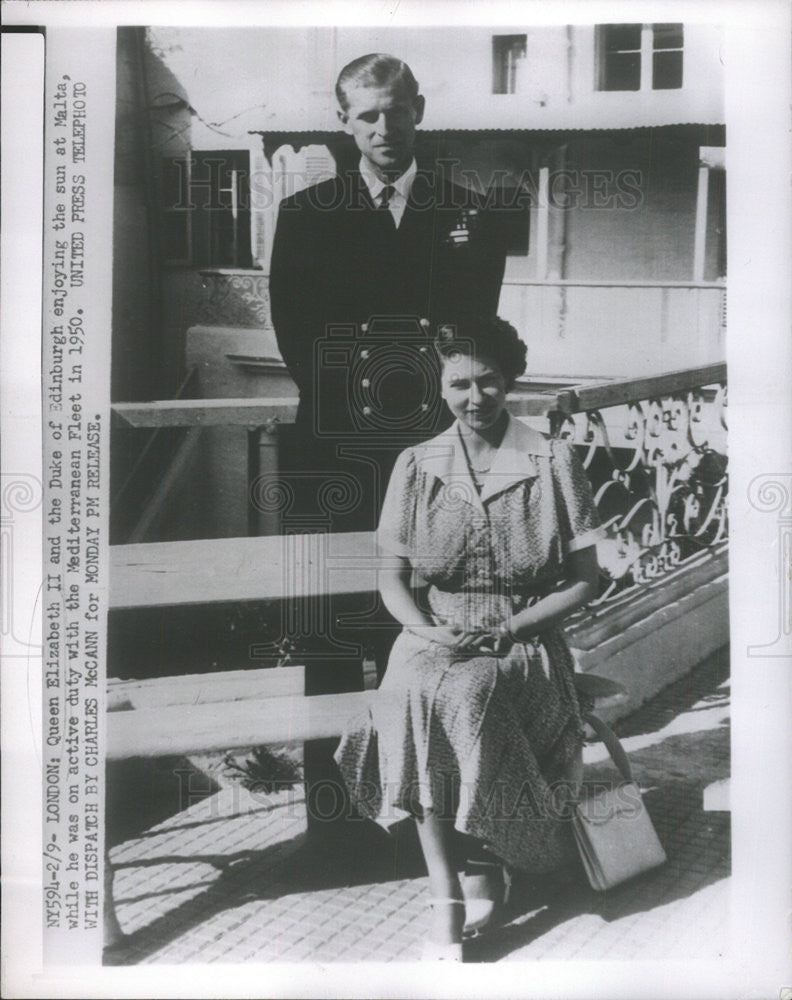 1952 Press Photo Queen Elizabeth II Edinburgh Enjoy Sun At Malta While On Duty - Historic Images