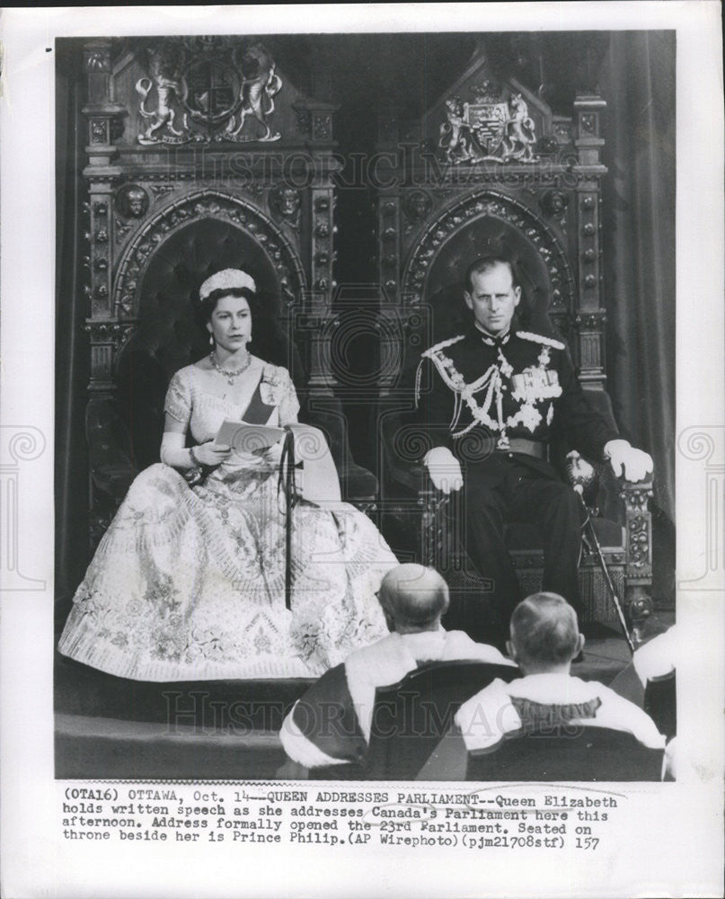 1957 Press Photo Queen Elizabeth Canada Parliament - Historic Images