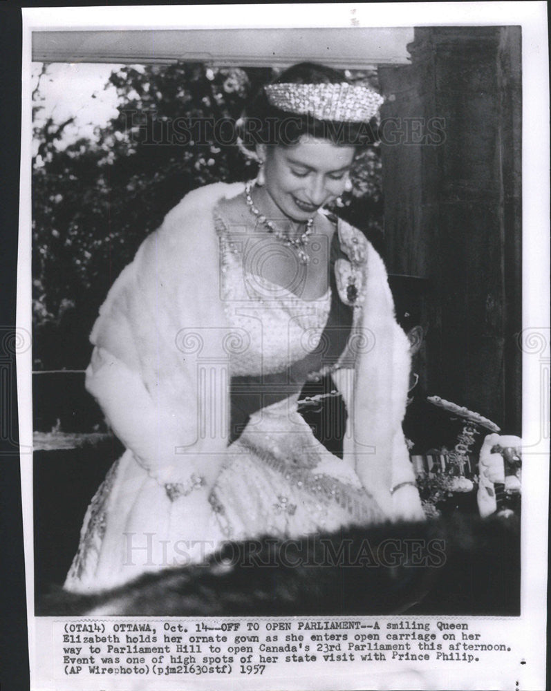 1957 Press Photo QUEEN ELIZABETH II PARLIAMENT HILL - Historic Images