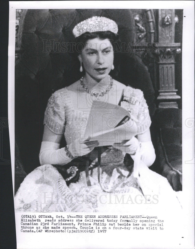 1957 Press Photo QUEEN ELIZABETH II  CANADIAN PARLIAMENT - Historic Images