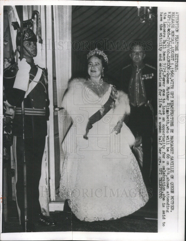 1960 Press Photo Queen Mother Elizabeth in attendance at the Lancers Ball - Historic Images