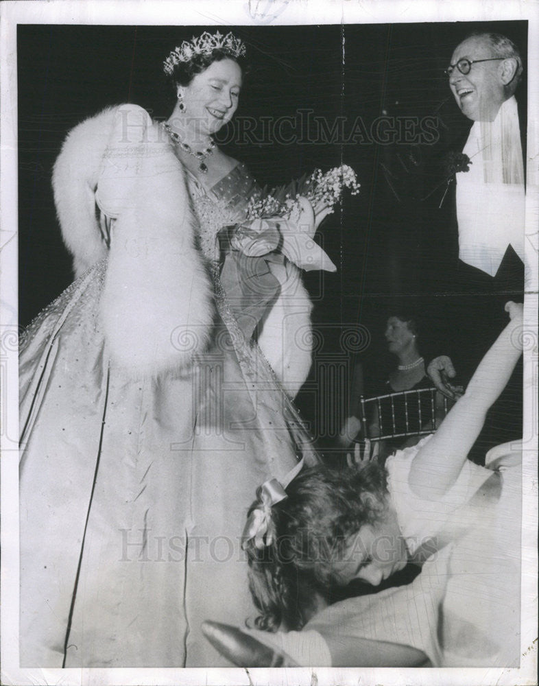 1954 Press Photo Queen Mother Elizabeth, Francesca Wynne-Roberts, Kenneth Barnes - Historic Images