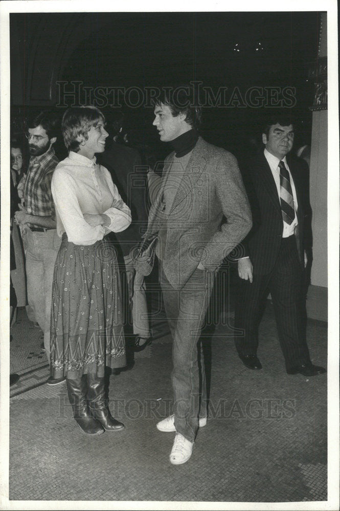 1979 Press Photo Peter Elliot in sneakers in attendance in  Auditorium theater - Historic Images