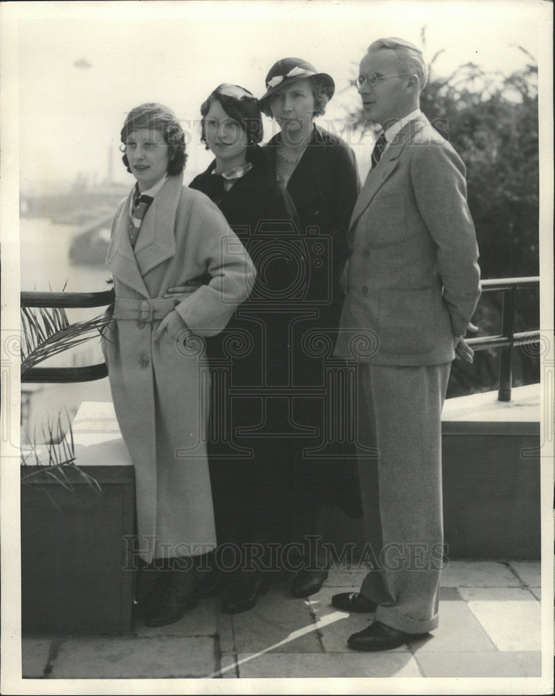 1934 Press Photo Betty Green,Louise Helenbek,Irene Adams,Capt Jack Reilly - Historic Images