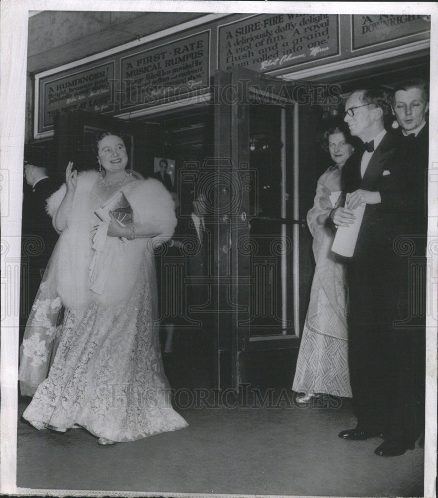 1954 Press Photo Queen Mother Elizabeth,Sir Pierson Dixon and his wife - Historic Images