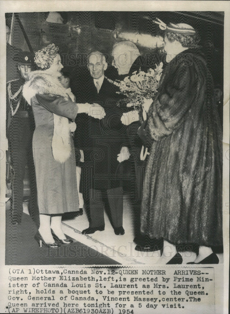 1954 Press Photo Queen Mother Elizabeth Arriving in Canada - Historic Images