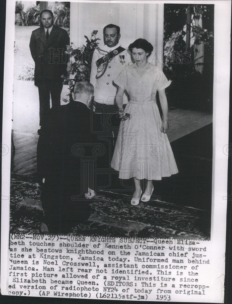 1953 Press Photo Queen Elizabeth Bestows Knighthood on Jamaican Chief Justice - Historic Images