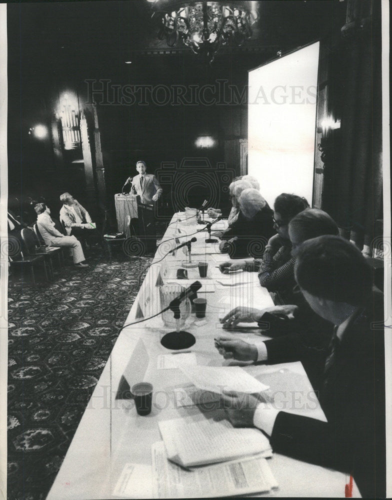 1977 Press Photo Sen Birch Bayh Indiana Cancer Research Funding - Historic Images