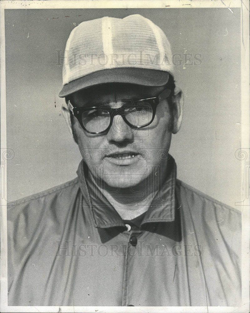 1971 Press Photo Harold Samorian Glenbrook Coach - Historic Images