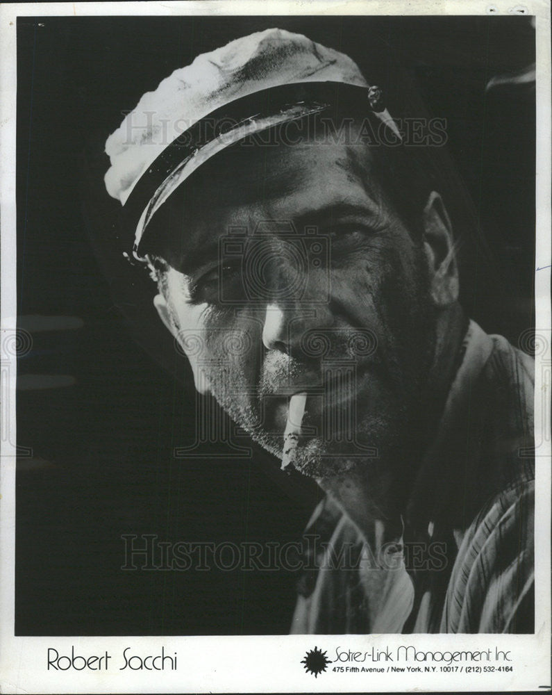 1975 Press Photo Robert Sacchi, Actor, with a Remarkable Resemblance to Bogart - Historic Images